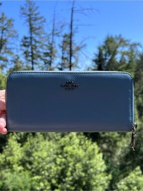 COACH Long Zip-Around Wallet Smooth Calf Leather Blue with Gunmetal Hardware